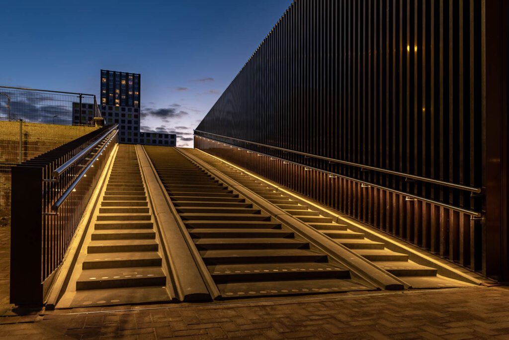 Fietsenstalling trapverlichting Holland Spoor Den Haag