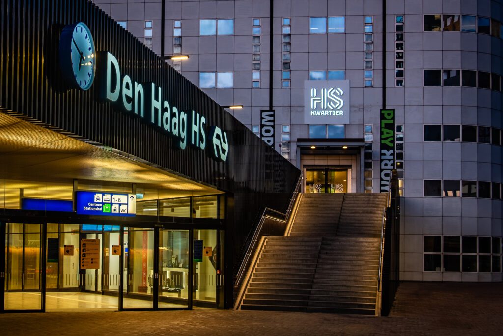 Den Haag Holland Spoor trapleuningverlichting