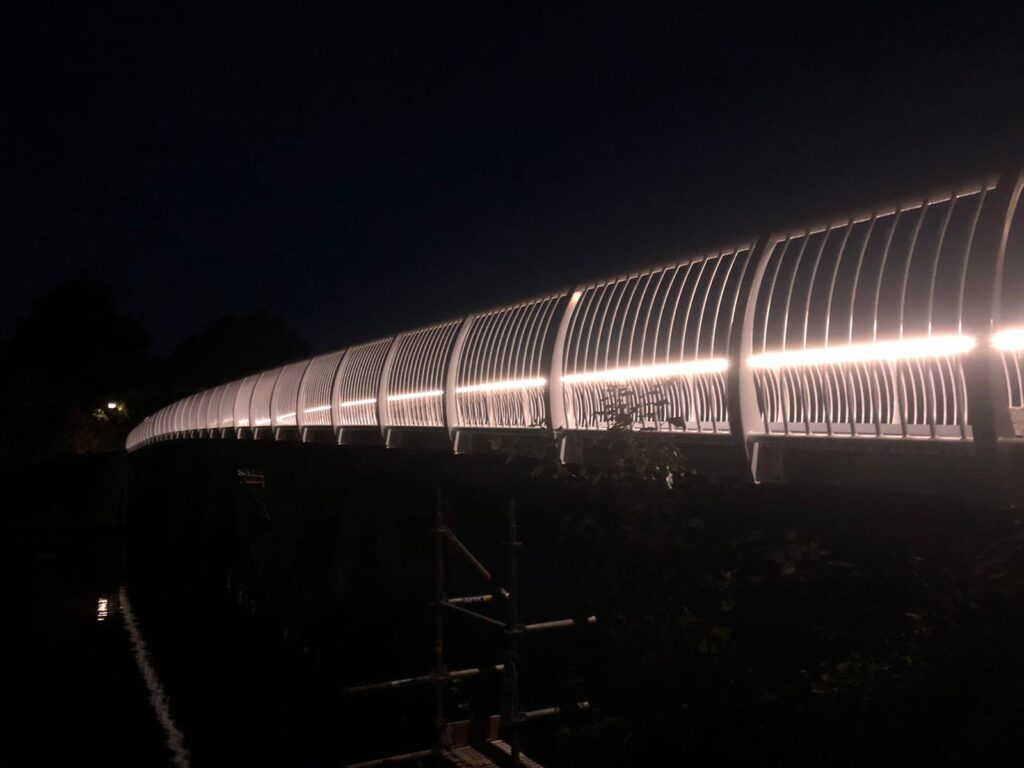Jan Hendrik Oortbrug Oegstgeest verlichte leuning in het donker