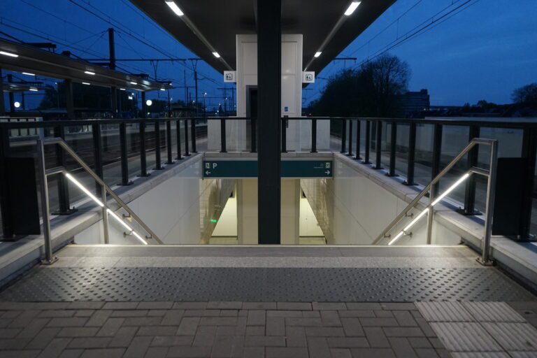 Station Vilvoorde perron trapverlichting
