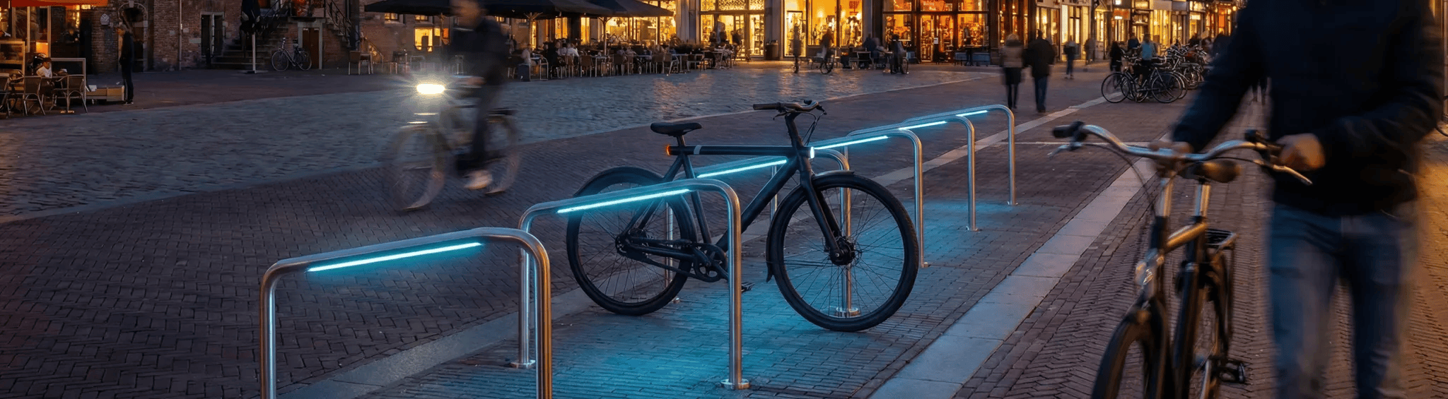 De ILLUNOX verlichte fietsbeugel of fietsniet zorgt voor een opgeruimd en veilig stadscentrum of dorpscentrum. De ILLUNOX oplossing voor fietsparkeren geeft een mooie sfeer en een opgeruimd gevoel. Het is duidelijk waar winkelend publiek de fiets dient te parkeren en in de avond en nacht zijn de fietsparkeerplaatsen aangenaam verlicht.